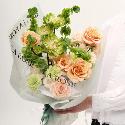 Зеленый букет с розой Вегги